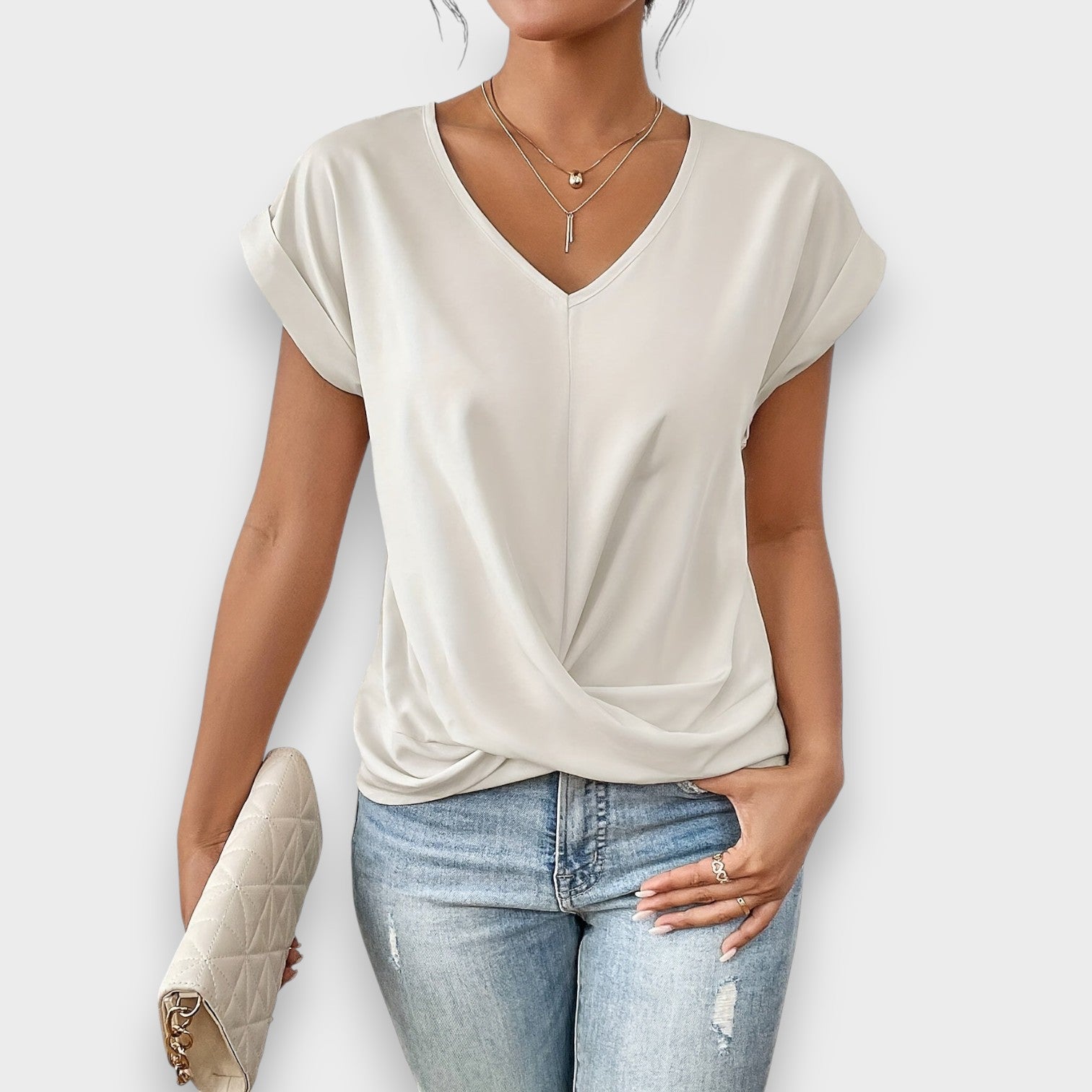 Gigi™ – Elegantna top s vozlom in V-izrezom