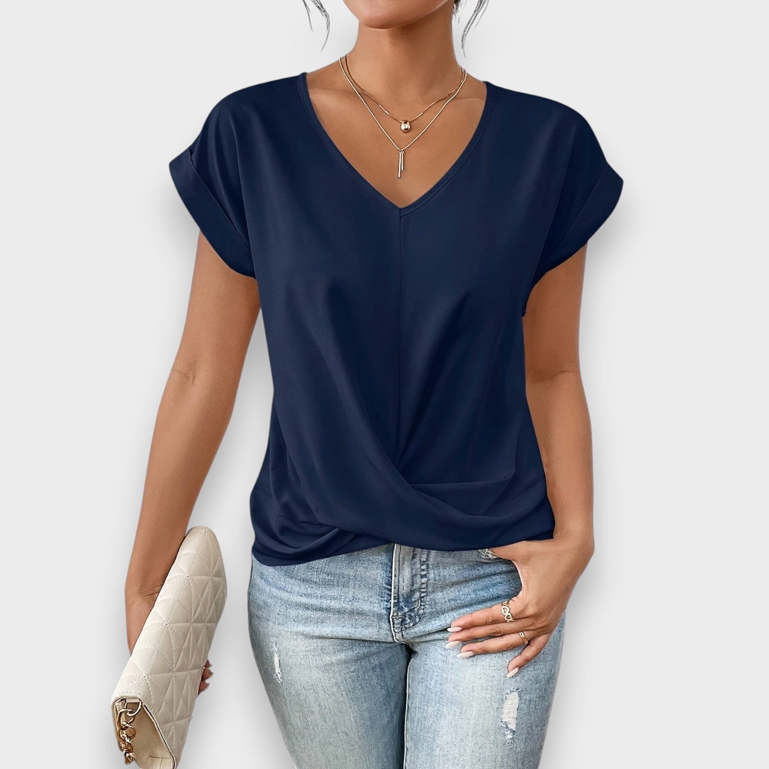Gigi™ – Elegantna top s vozlom in V-izrezom